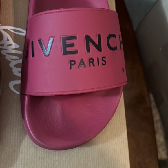 Givenchy slides preloved - Picture 2 of 10